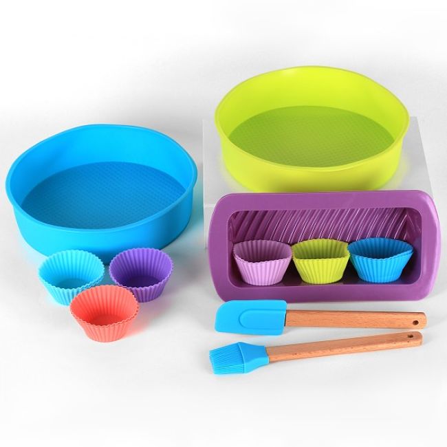 The range of silicone utensils, cookware, bakeware and molds is simply amazing and so colorful as well